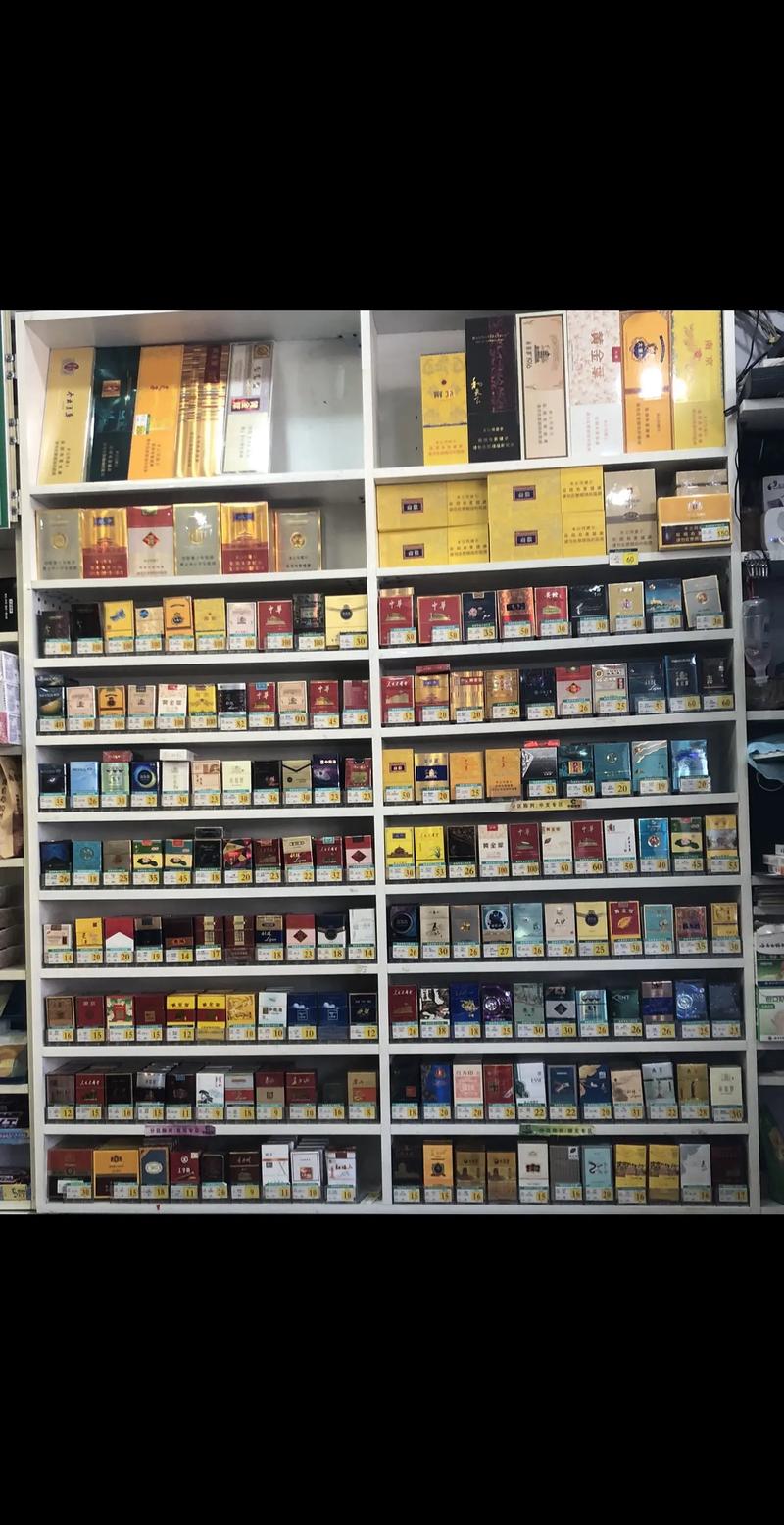 高档照片与香烟的完美融合，品味生活，尽显奢华